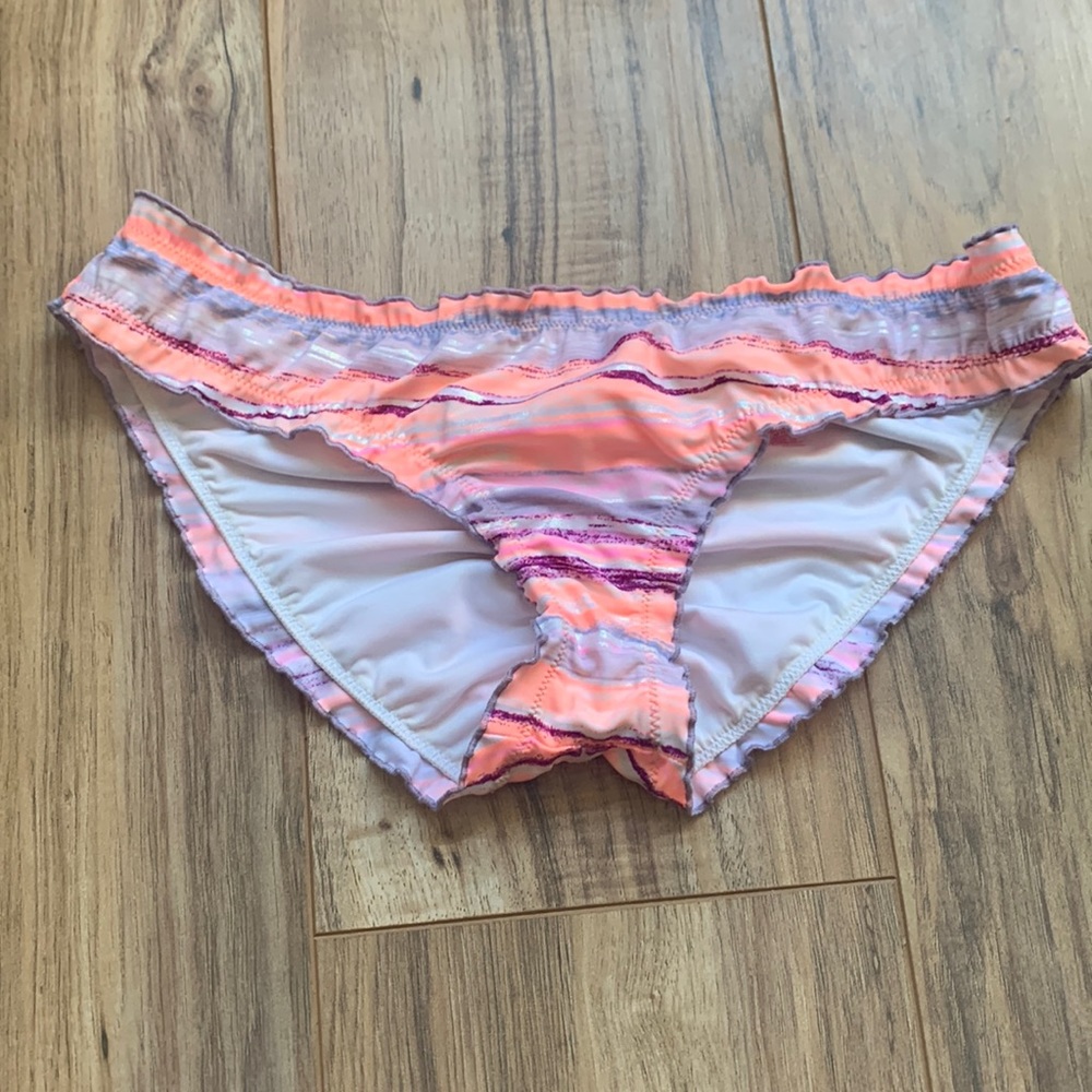 Ruffle Cheeky VS bottom - never worn